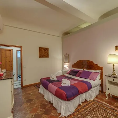 A Few Steps From The Duomo Apartment *